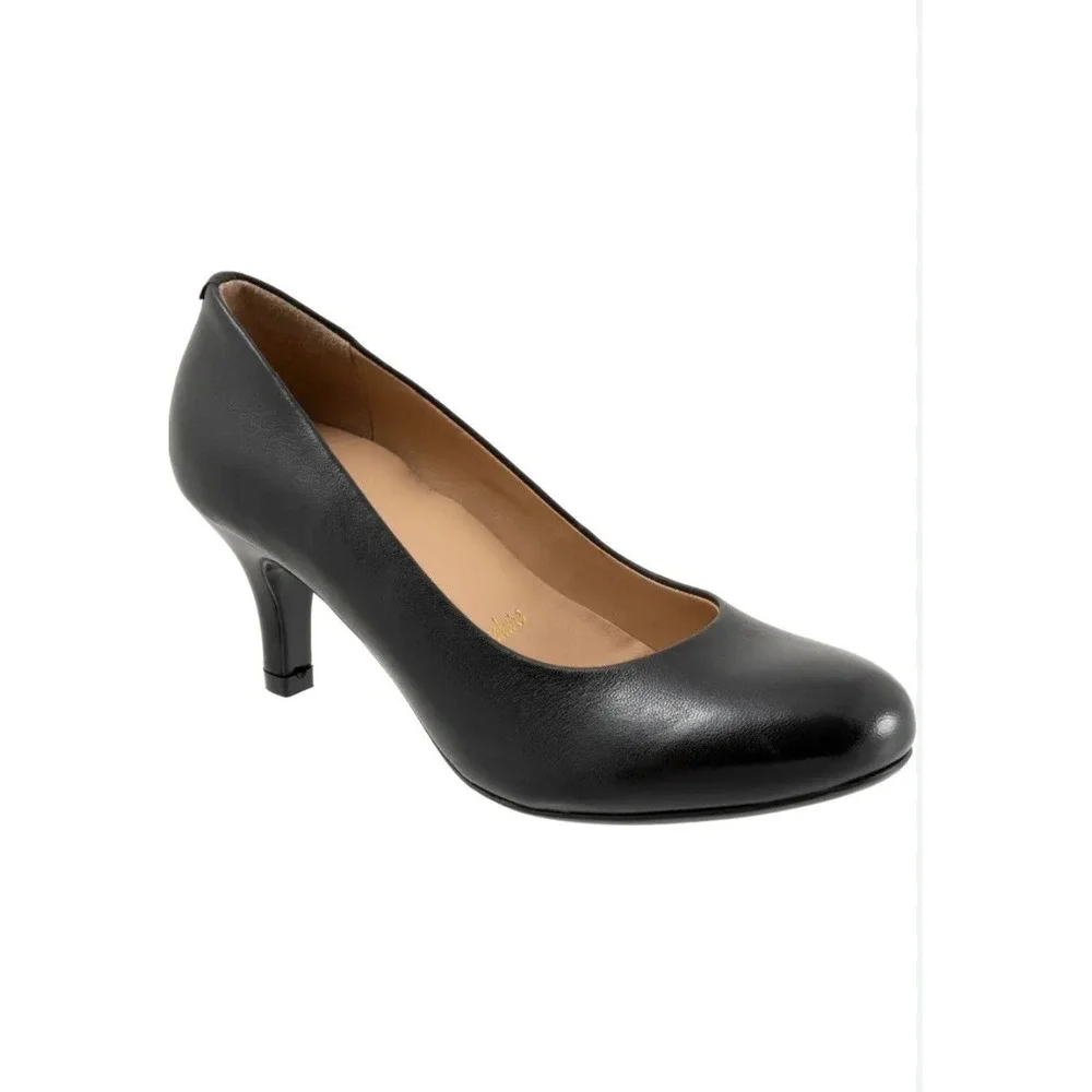Clarks Women Black Leather Round Toe Pumps Kitten Heels Size 6.5 M